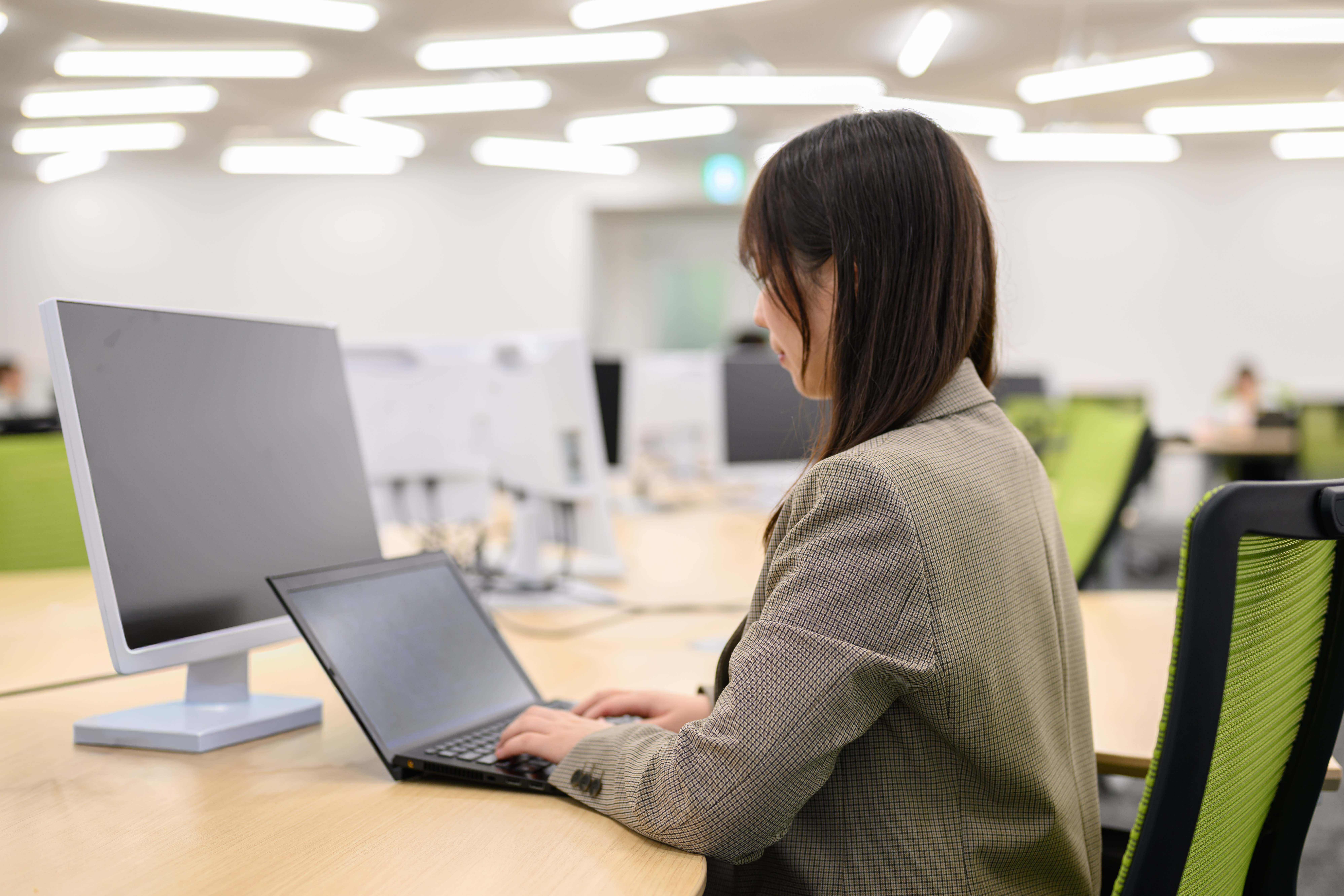 働く社員の様子