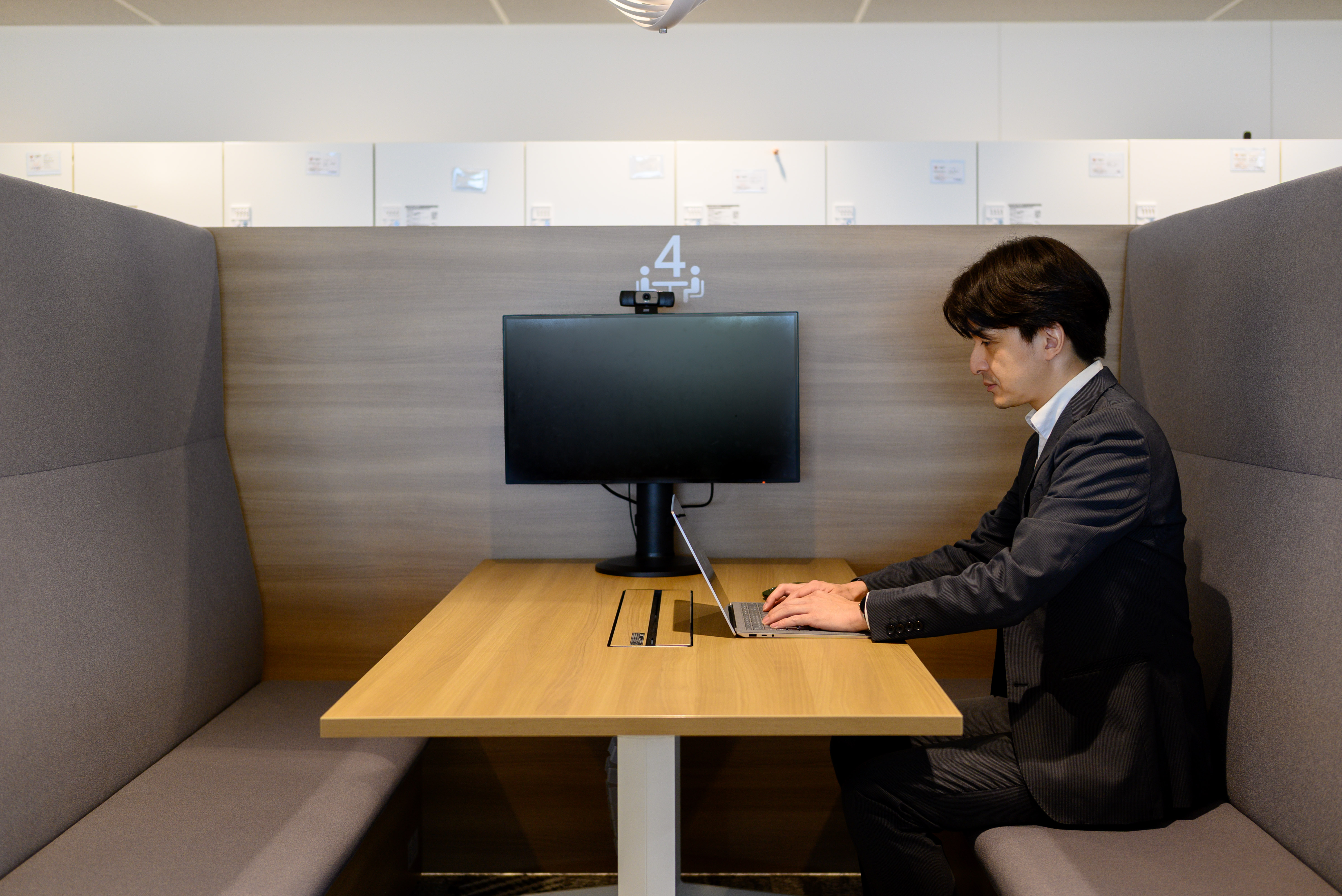 働く社員の様子